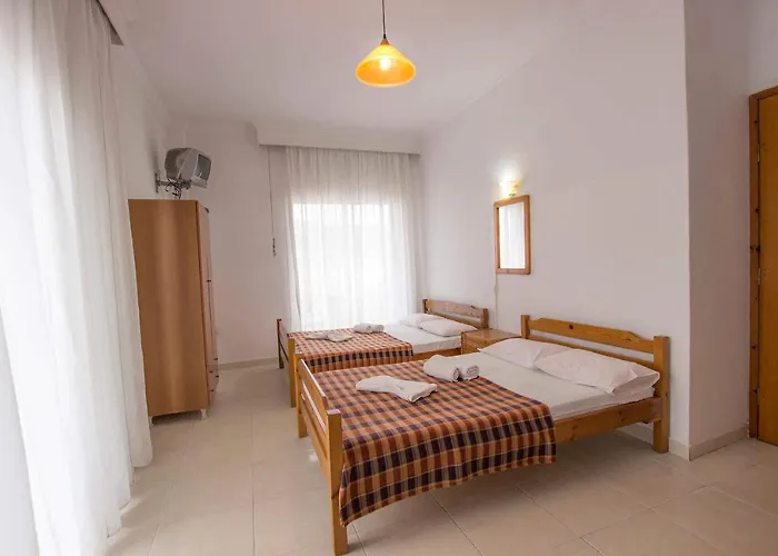 George Laz Rooms Nea Vrasna