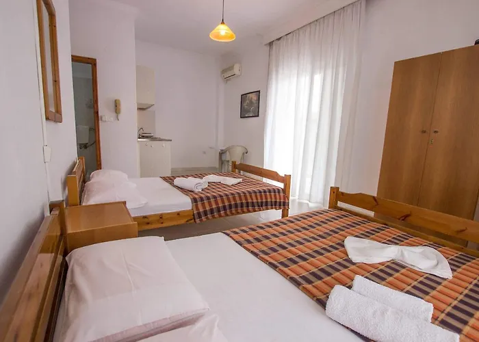 George Laz Rooms Nea Vrasna