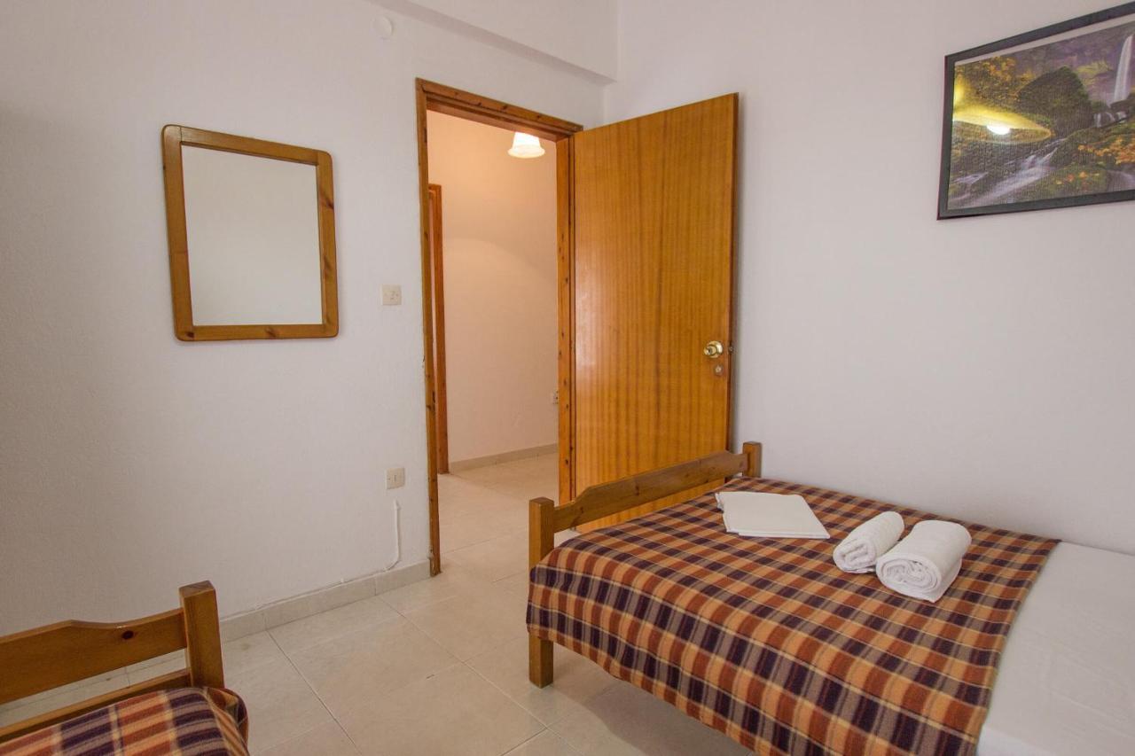 George Laz Apartment Nea Vrasna
